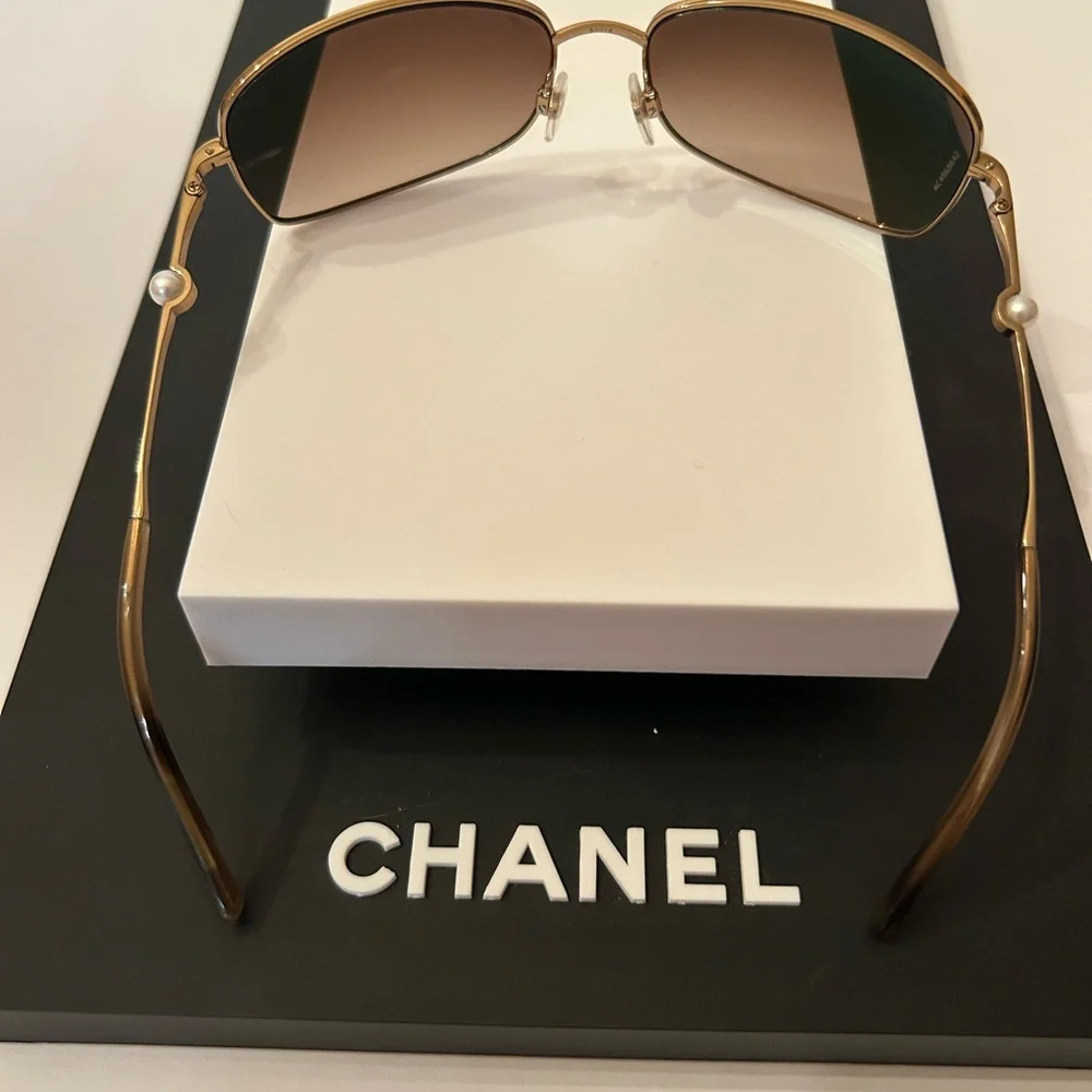 CHANEL Gold Sunglasses with Pearl Embellishment - Picture 7 of 9